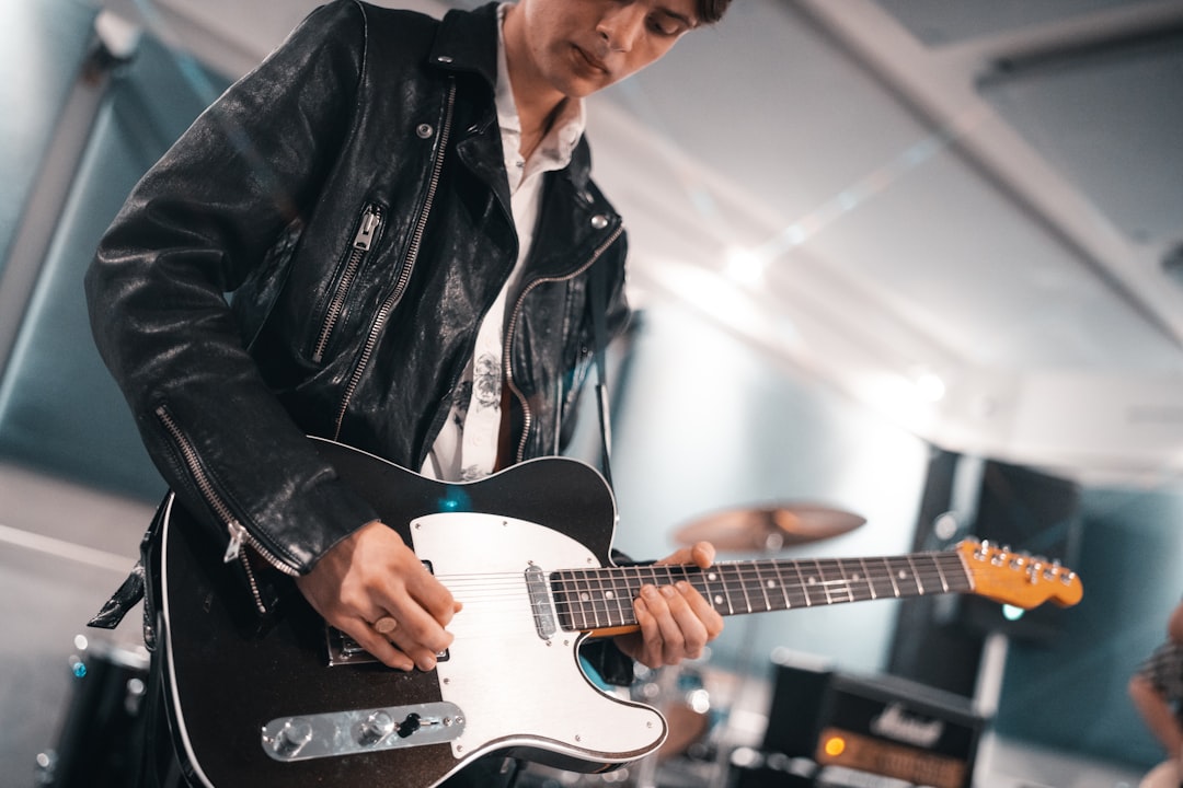 Photo Musician playing guitar