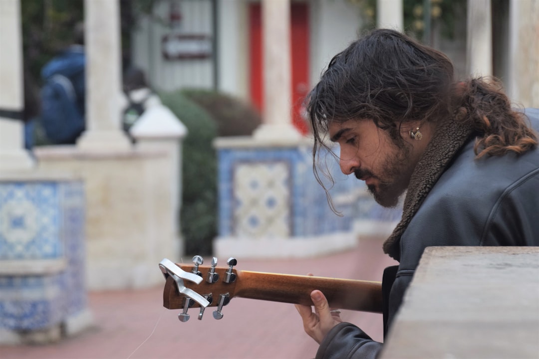 Photo Musician playing guitar